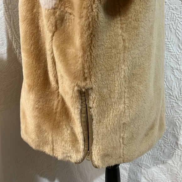 J Crew Sherpa two tone cream and tan jacket. Size small. - Picture 8 of 16